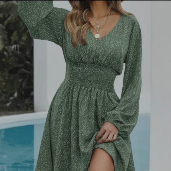 None Dresses & Skirts - Adorable Green/White Balloon Sleeve Smocked waist Mini dress Size S